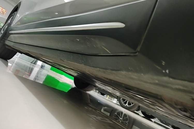 Used Nio ES6 2024 75 kWh Right Side Sill