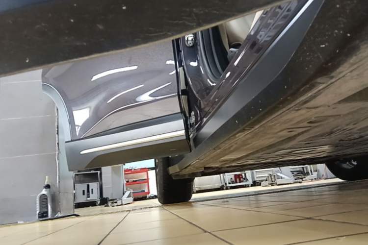 Used Nio ES6 2024 75 kWh Right Side Sill