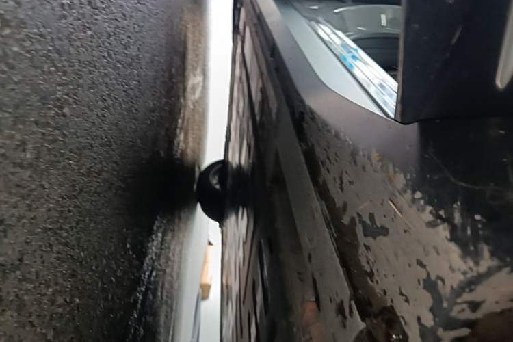 Used Nio ES6 2024 75 kWh Right Side Sill