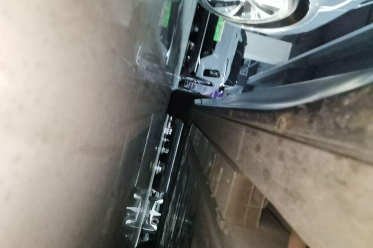 Used Nio ES6 2024 75 kWh Right Side Sill