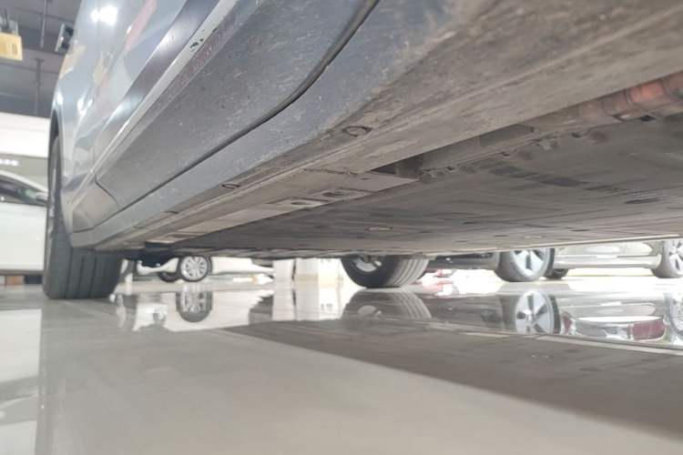 Used Nio ES6 2024 75 kWh Right Side Sill