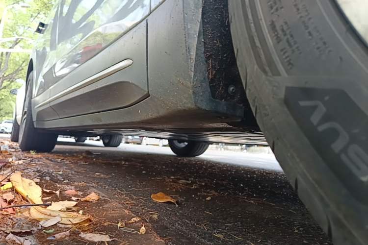 Used Nio ES6 2024 75 kWh Right Side Sill