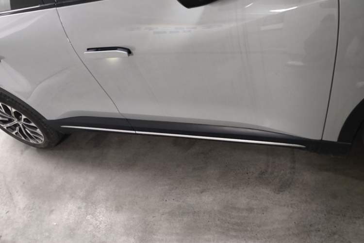 Used Nio ES6 2024 75 kWh Right Side Sill