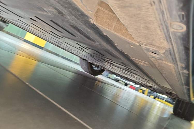 Used Nio ES6 2024 75 kWh Right Side Sill