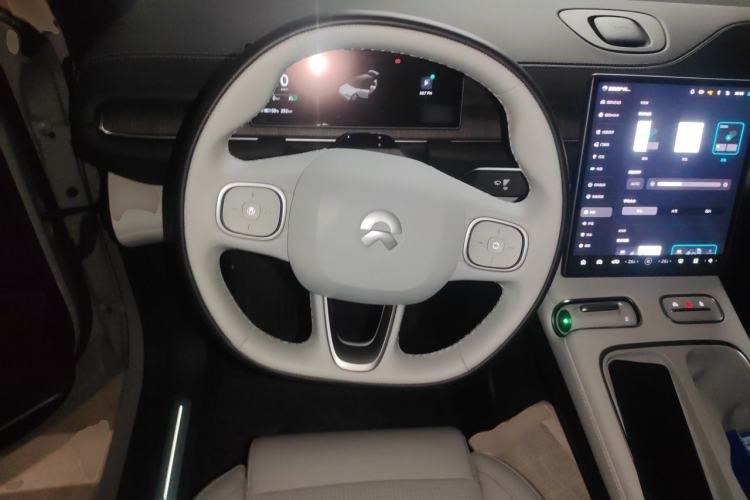 Used Nio ES6 2024 75 kWh Steering Wheel