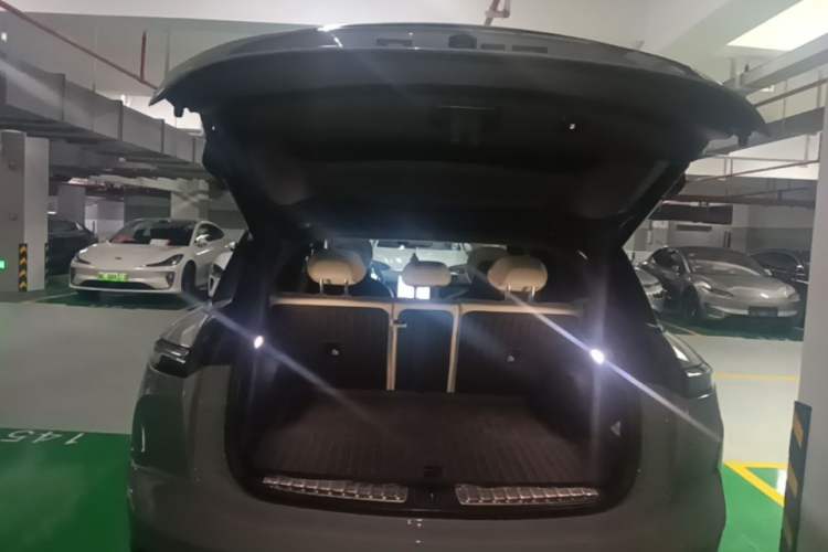 Used Nio ES6 2024 75 kWh Trunk