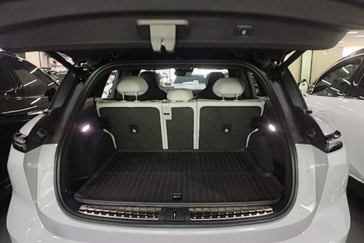 Used Nio ES6 2024 75 kWh Trunk