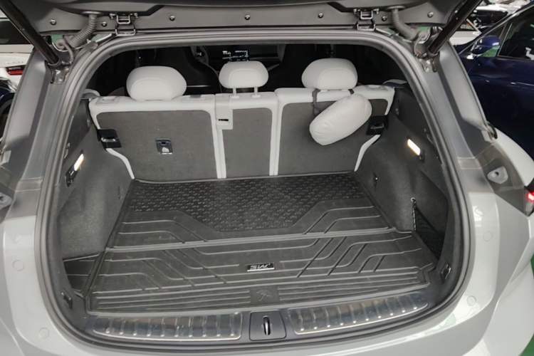 Used Nio ES6 2024 75 kWh Trunk
