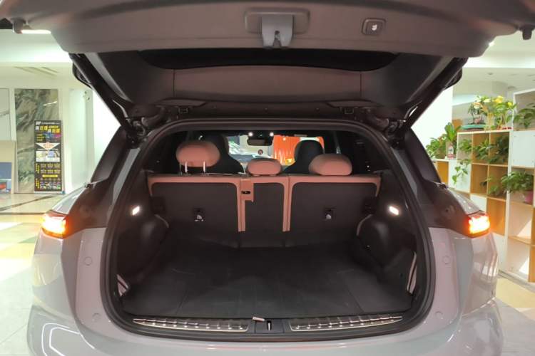 Used Nio ES6 2024 75 kWh Trunk