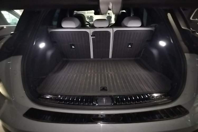 Used Nio ES6 2024 75 kWh Trunk