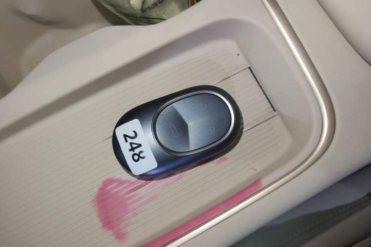 Used Nio ES6 2024 75 kWh Vehicle Key