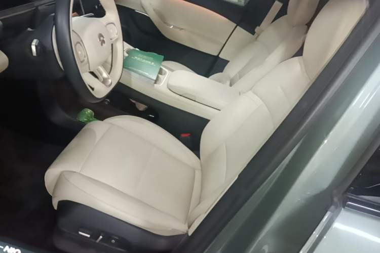 Used Nio ES6 2024 75 kWh Left Front Seat