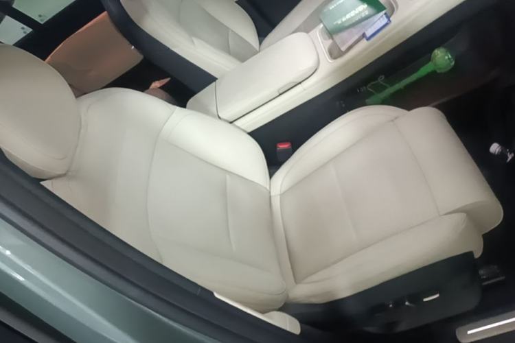 Used Nio ES6 2024 75 kWh Right Front Seat