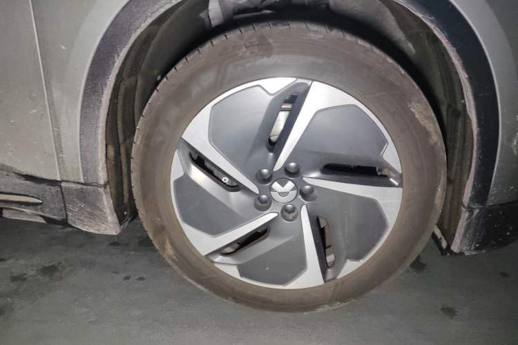 Used Nio ES6 2024 75 kWh Right Front Wheel Hub