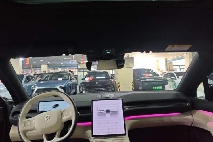 Used Nio ES6 2024 75 kWh Headliner