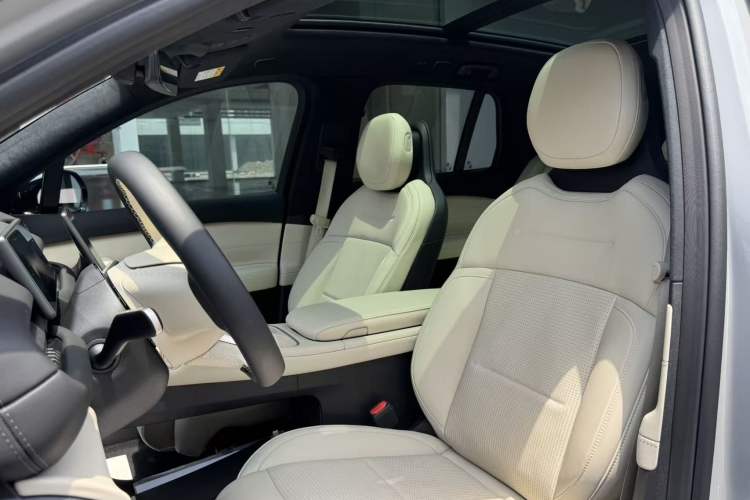 Used Nio ES6 2024 75 kWh Interior 4