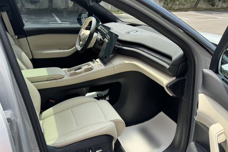 Used Nio ES6 2024 75 kWh Interior 9