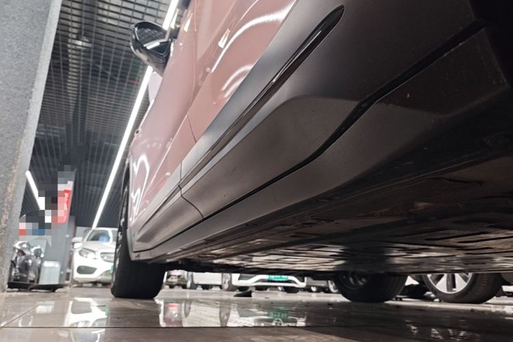 Used Nio ES6 2024 75 kWh Left Side Sill