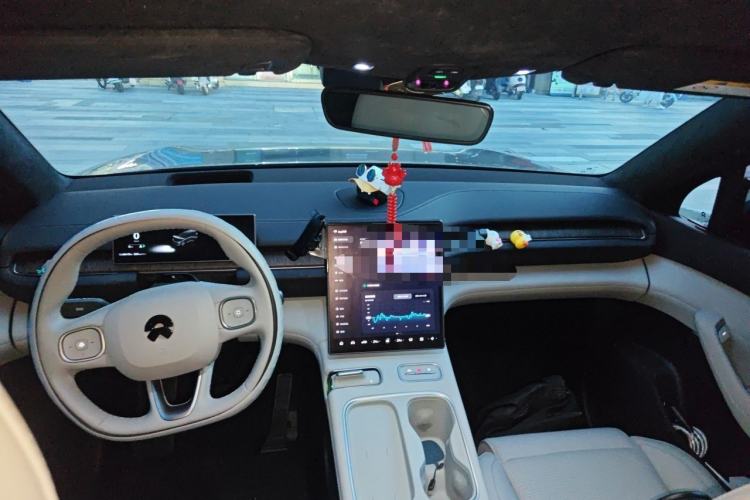Used Nio ES6 2024 75 kWh Center Console