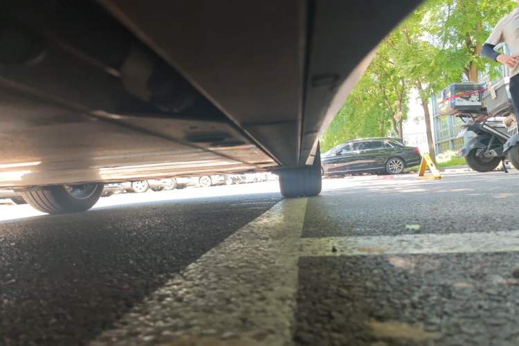 Used Nio ES6 2024 75 kWh Chassis Front Left