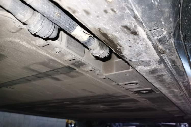 Used Nio ES6 2024 75 kWh Chassis Front Left