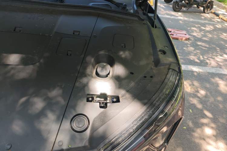 Used Nio ES6 2024 75 kWh Engine Bay Left