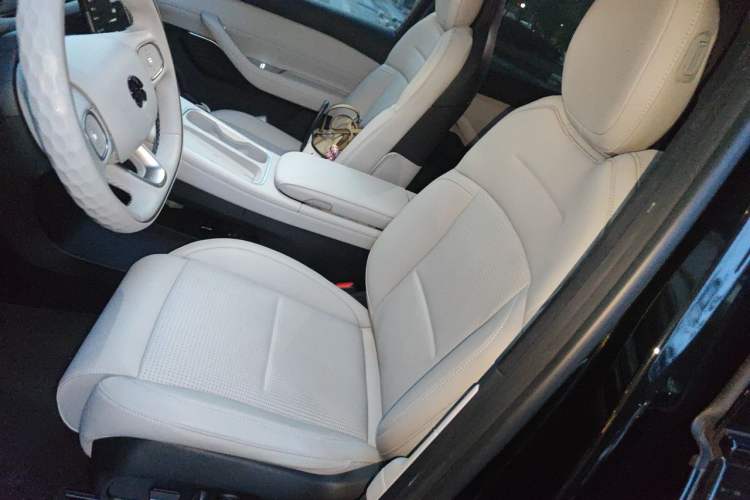 Used Nio ES6 2024 75 kWh Left Front Seat