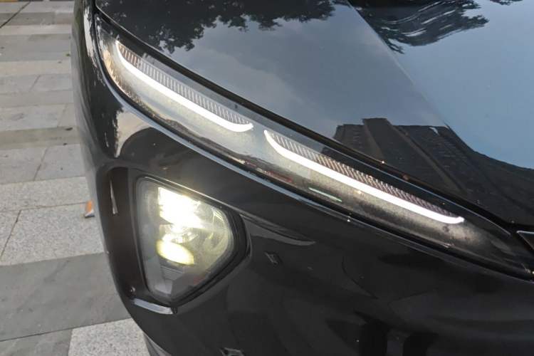 Used Nio ES6 2024 75 kWh Right Front Headlight