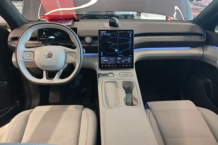 Used Nio ES6 2024 75 kWh Center Console