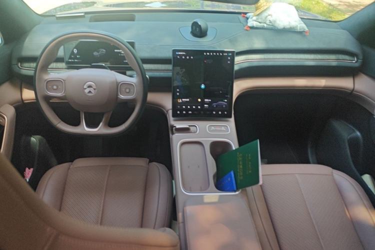 Used Nio ES6 2024 75 kWh Center Console