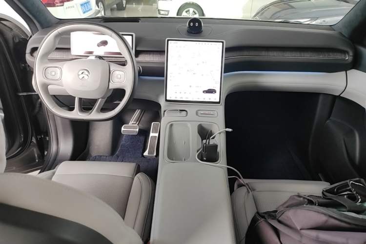 Used Nio ES6 2024 75 kWh Center Console
