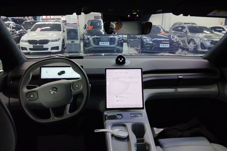 Used Nio ES6 2024 75 kWh Center Console