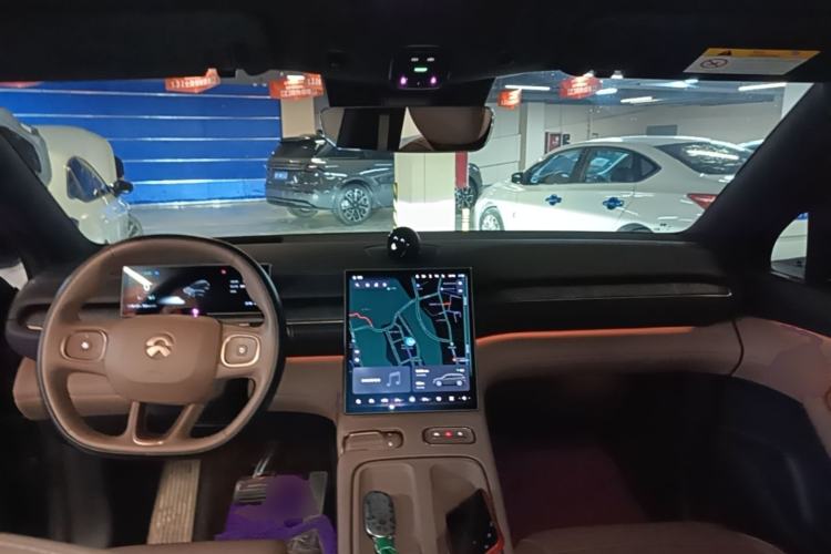 Used Nio ES6 2024 75 kWh Center Console