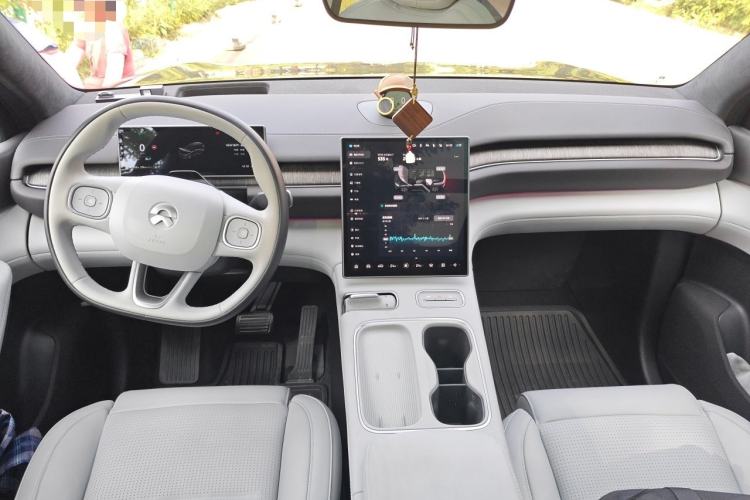 Used Nio ES6 2024 75 kWh Center Console