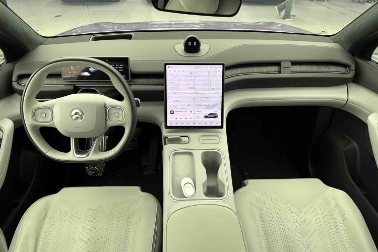 Used Nio ES6 2024 75 kWh Center Console