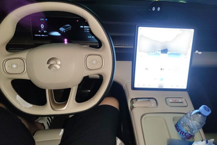 Used Nio ES6 2024 75 kWh Center Console