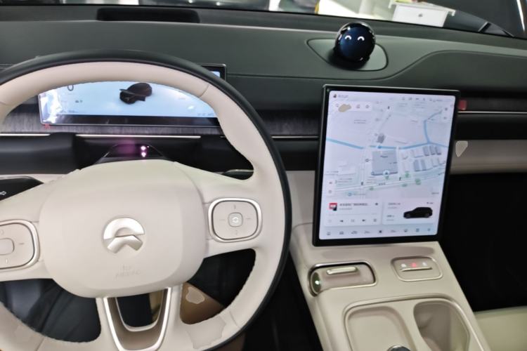 Used Nio ES6 2024 75 kWh Center Console