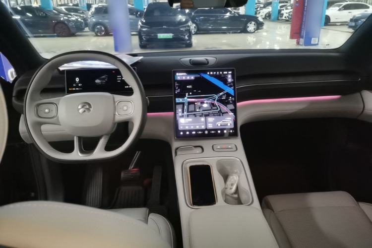 Used Nio ES6 2024 75 kWh Center Console
