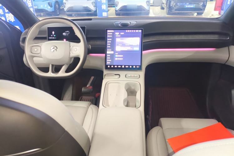 Used Nio ES6 2024 75 kWh Center Console