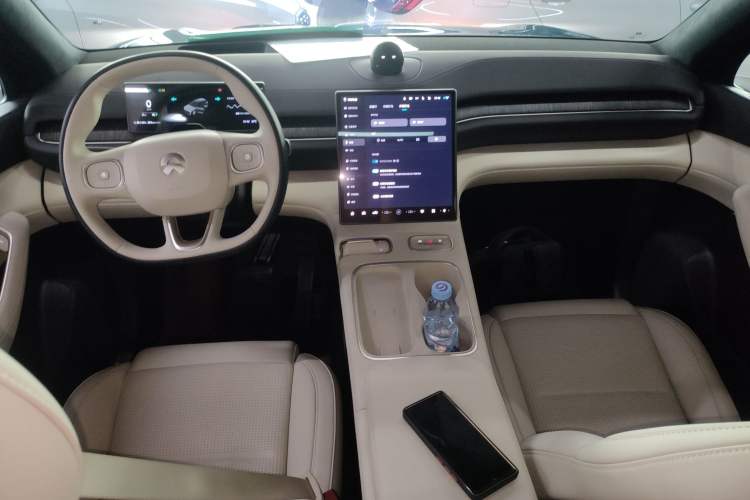 Used Nio ES6 2024 75 kWh Center Console