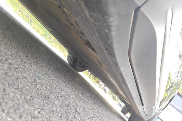 Used Nio ES6 2024 75 kWh Chassis Front Left