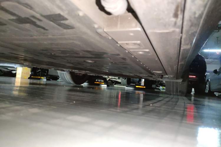 Used Nio ES6 2024 75 kWh Chassis Front Left