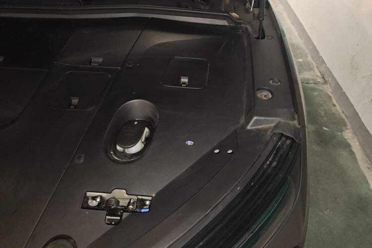 Used Nio ES6 2024 75 kWh Engine Bay Left