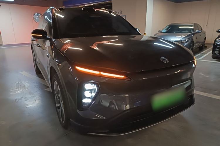 Used Nio ES6 2024 75 kWh Front Right 45 Deg