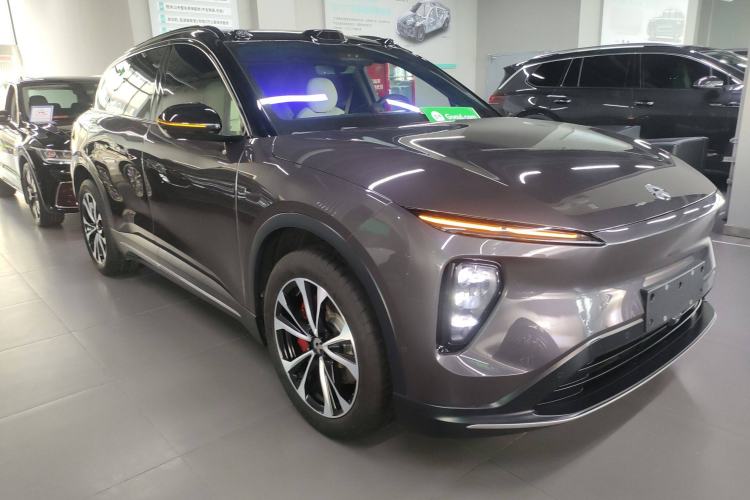 Used Nio ES6 2024 75 kWh Front Right 45 Deg