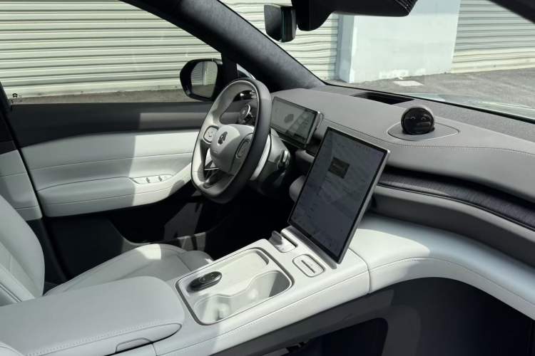 Used Nio ES6 2024 75 kWh Interior 11