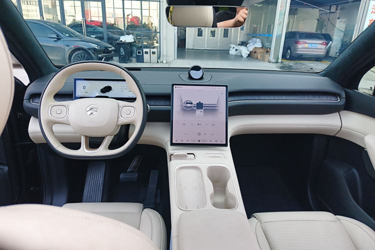 Used Nio ES6 2024 75 kWh Interior 2