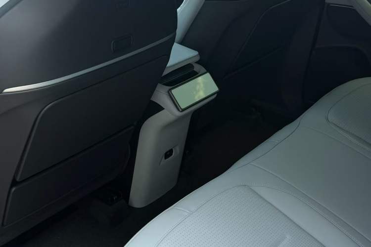 Used Nio ES6 2024 75 kWh Interior 4