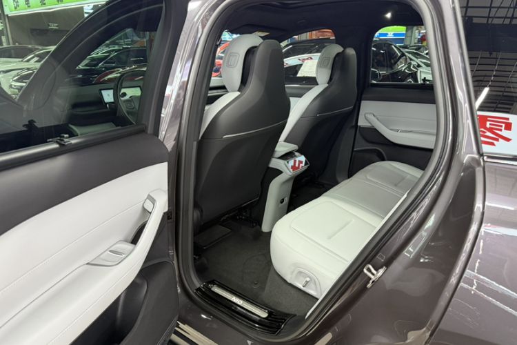 Used Nio ES6 2024 75 kWh Interior 7