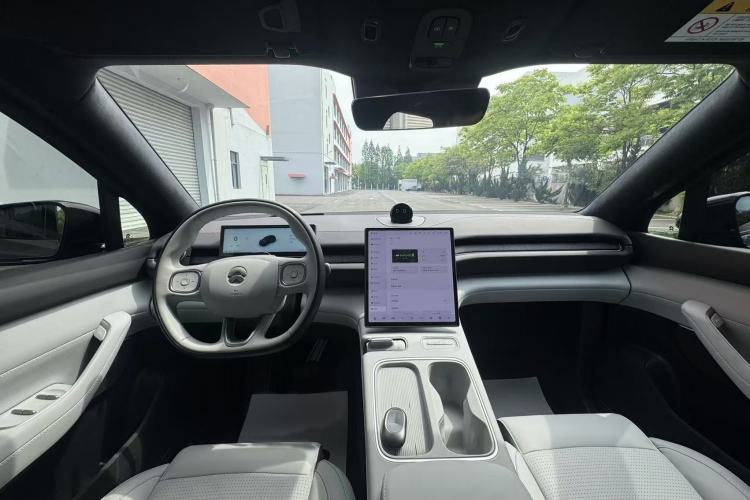 Used Nio ES6 2024 75 kWh Interior 8